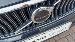 2025 (25) VOLVO XC40 2.0 B3P Ultra Bright 5dr Auto 5298967