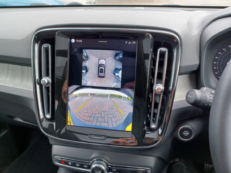 2025 (25) VOLVO XC40 2.0 B3P Ultra Bright 5dr Auto 5298927