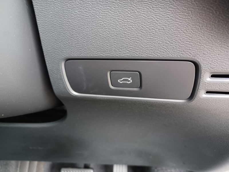 2025 (25) VOLVO XC40 2.0 B3P Ultra Bright 5dr Auto 5298917