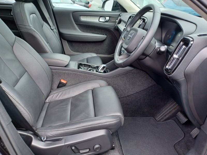 2025 (25) VOLVO XC40 2.0 B3P Ultra Bright 5dr Auto 5298935