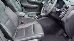 2025 (25) VOLVO XC40 2.0 B3P Ultra Bright 5dr Auto 5298935