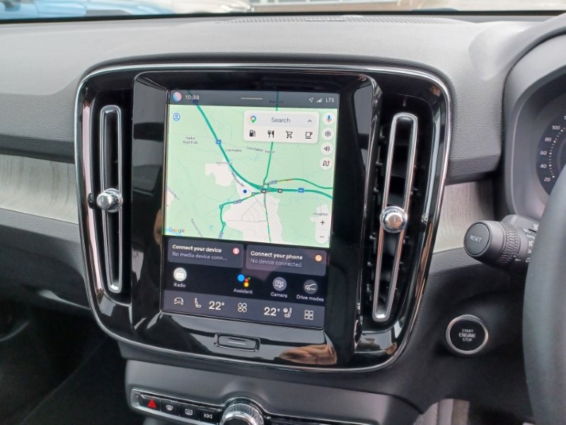 2025 (25) VOLVO XC40 2.0 B3P Ultra Bright 5dr Auto 5298920