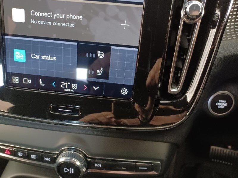 2025 (74) VOLVO XC40 2.0 B3P Plus Dark 5dr Auto 5330858