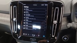 2025 (74) VOLVO XC40 2.0 B3P Plus Dark 5dr Auto 5330854
