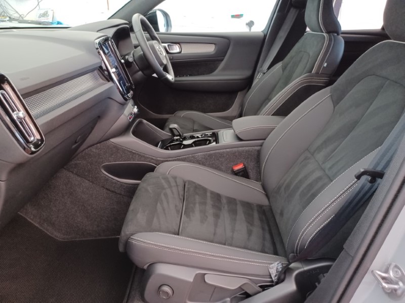 2025 (74) VOLVO XC40 2.0 B3P Plus Dark 5dr Auto 5330876