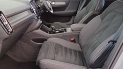 2025 (74) VOLVO XC40 2.0 B3P Plus Dark 5dr Auto 5330876