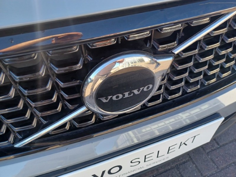 2025 (74) VOLVO XC40 2.0 B3P Plus Dark 5dr Auto 5330893