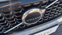 2025 (74) VOLVO XC40 2.0 B3P Plus Dark 5dr Auto 5330893