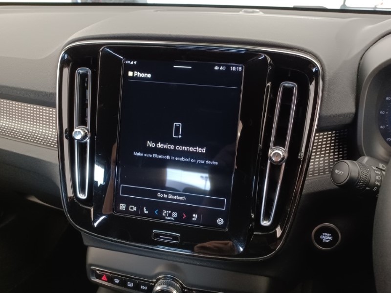 2025 (74) VOLVO XC40 2.0 B3P Plus Dark 5dr Auto 5330856