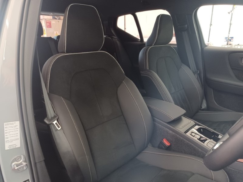 2025 (74) VOLVO XC40 2.0 B3P Plus Dark 5dr Auto 5330866