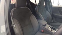 2025 (74) VOLVO XC40 2.0 B3P Plus Dark 5dr Auto 5330866
