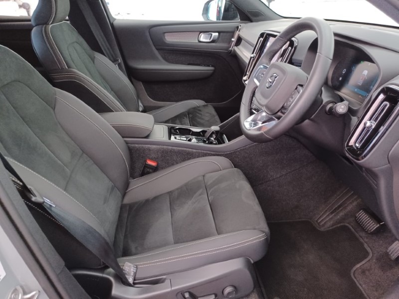 2025 (74) VOLVO XC40 2.0 B3P Plus Dark 5dr Auto 5330864