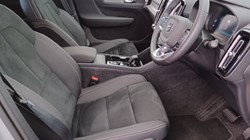 2025 (74) VOLVO XC40 2.0 B3P Plus Dark 5dr Auto 5330864