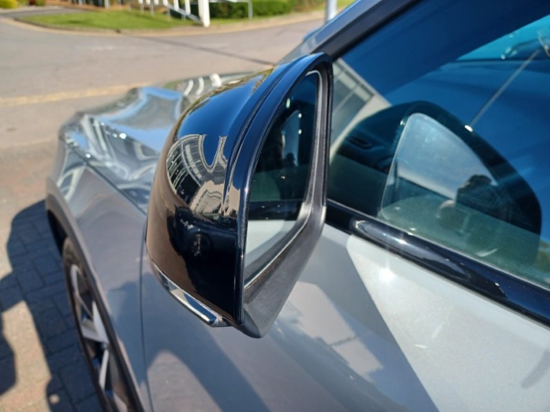 2025 (74) VOLVO XC40 2.0 B3P Plus Dark 5dr Auto 5330887