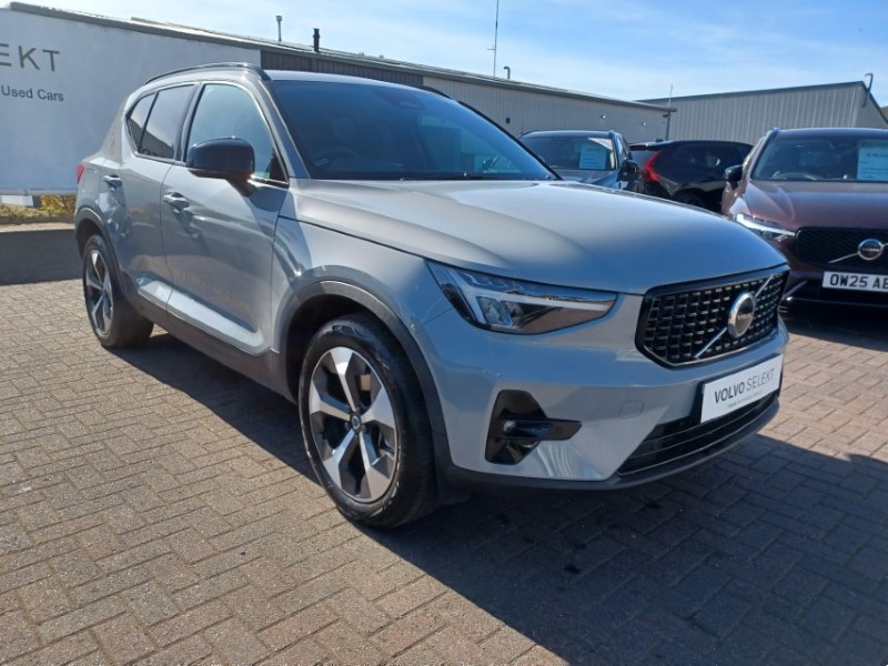 2025 (74) VOLVO XC40 2.0 B3P Plus Dark 5dr Auto 5330764