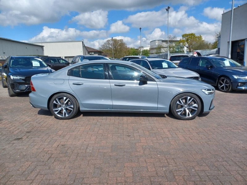 2022 (72) VOLVO S60 2.0 B5P R DESIGN 4dr Auto 5315506