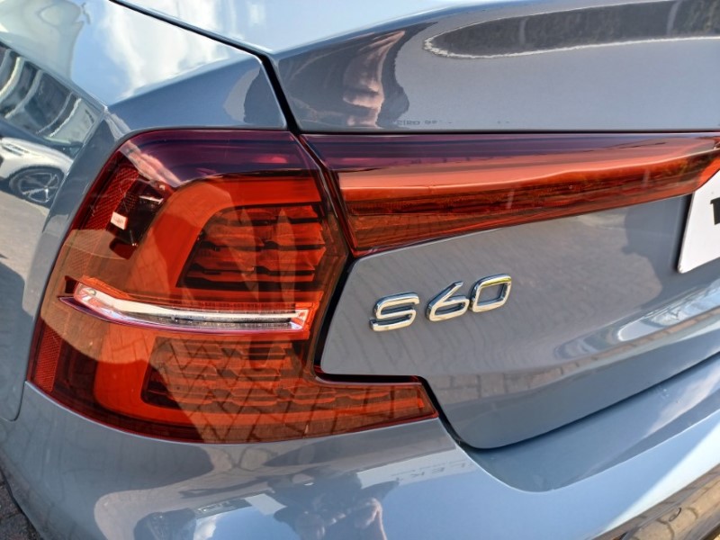 2022 (72) VOLVO S60 2.0 B5P R DESIGN 4dr Auto 5315542