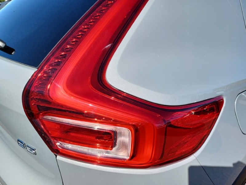 2025 (75) VOLVO XC40 2.0 B3P Plus Dark 5dr Auto 5350928