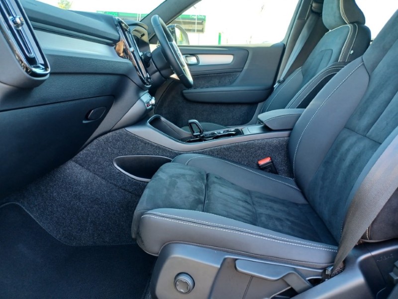 2025 (75) VOLVO XC40 2.0 B3P Plus Dark 5dr Auto 5350913
