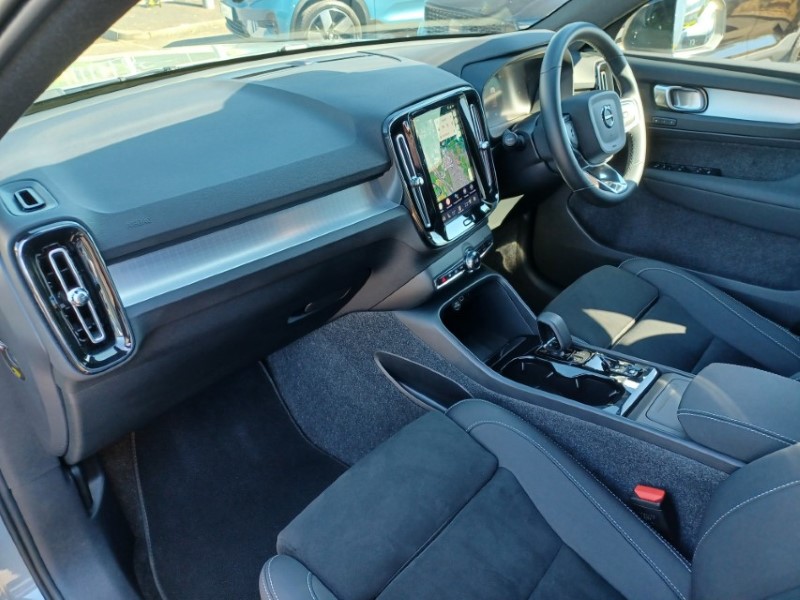 2025 (75) VOLVO XC40 2.0 B3P Plus Dark 5dr Auto 5350914
