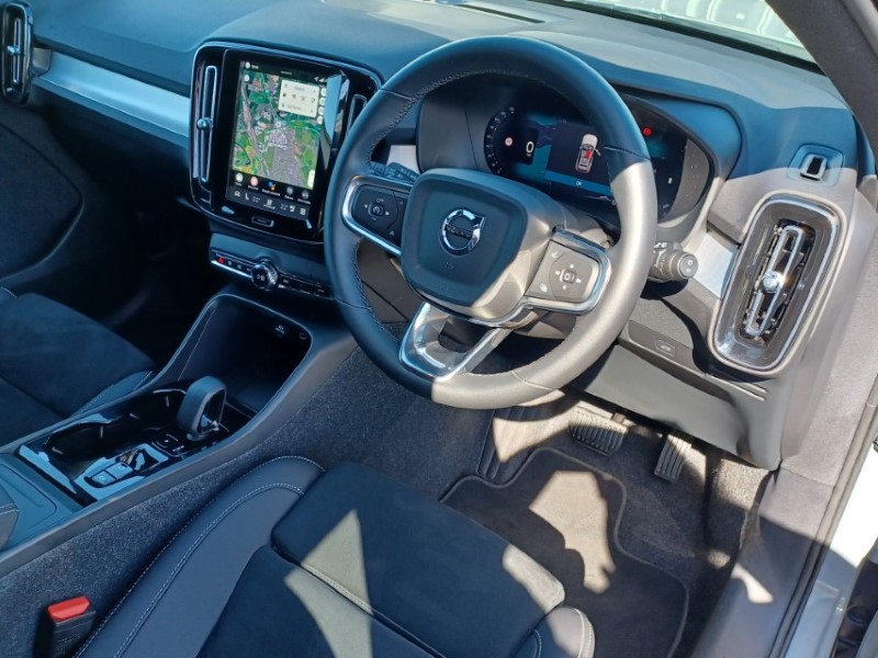 2025 (75) VOLVO XC40 2.0 B3P Plus Dark 5dr Auto 5350905