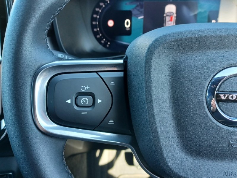 2025 (75) VOLVO XC40 2.0 B3P Plus Dark 5dr Auto 5350890