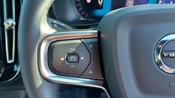 2023 (23) VOLVO XC40 2.0 B4P Plus Dark 5dr Auto 5348835