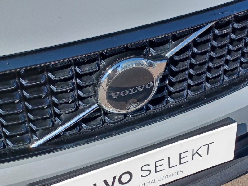 2023 (23) VOLVO XC40 2.0 B4P Plus Dark 5dr Auto 5348867