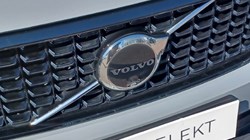 2023 (23) VOLVO XC40 2.0 B4P Plus Dark 5dr Auto 5348867