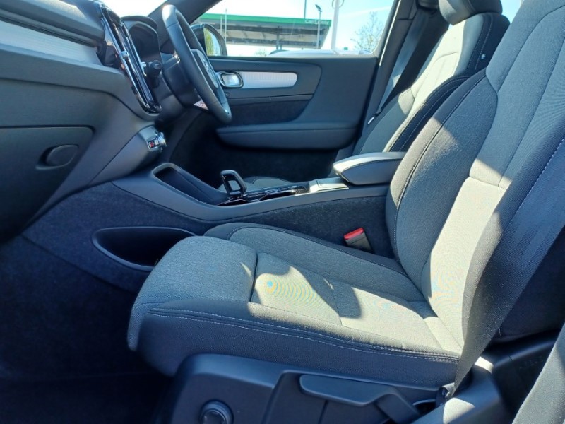2023 (23) VOLVO XC40 2.0 B4P Plus Dark 5dr Auto 5348846