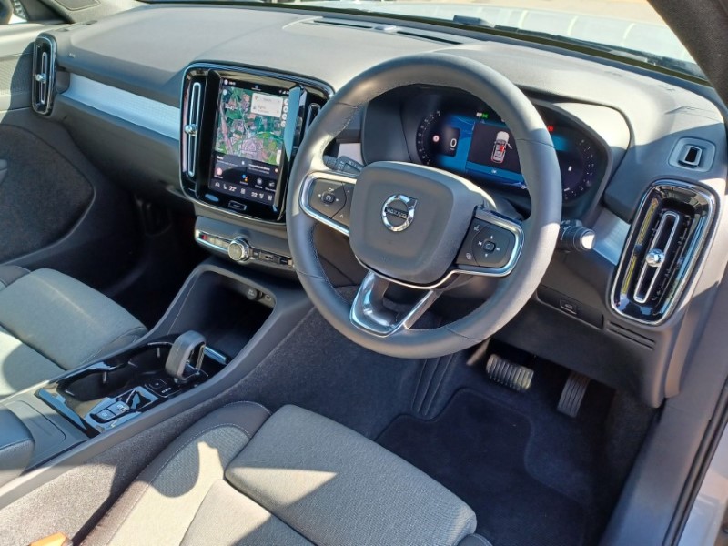 2023 (23) VOLVO XC40 2.0 B4P Plus Dark 5dr Auto 5348837