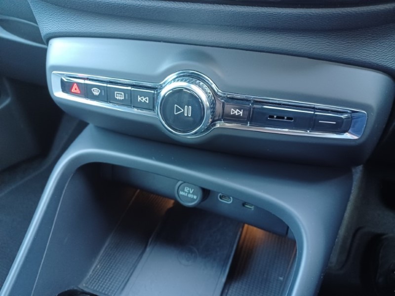 2023 (23) VOLVO XC40 2.0 B4P Plus Dark 5dr Auto 5348820