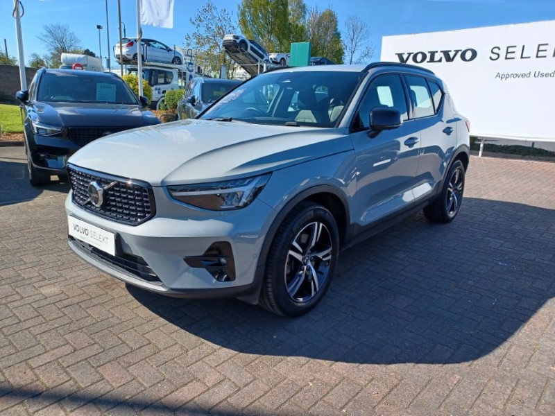 2023 (23) VOLVO XC40 2.0 B4P Plus Dark 5dr Auto 5348813