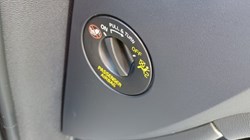 2023 (23) VOLVO XC40 2.0 B4P Plus Dark 5dr Auto 5348847