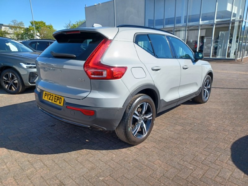 2023 (23) VOLVO XC40 2.0 B4P Plus Dark 5dr Auto 5348816