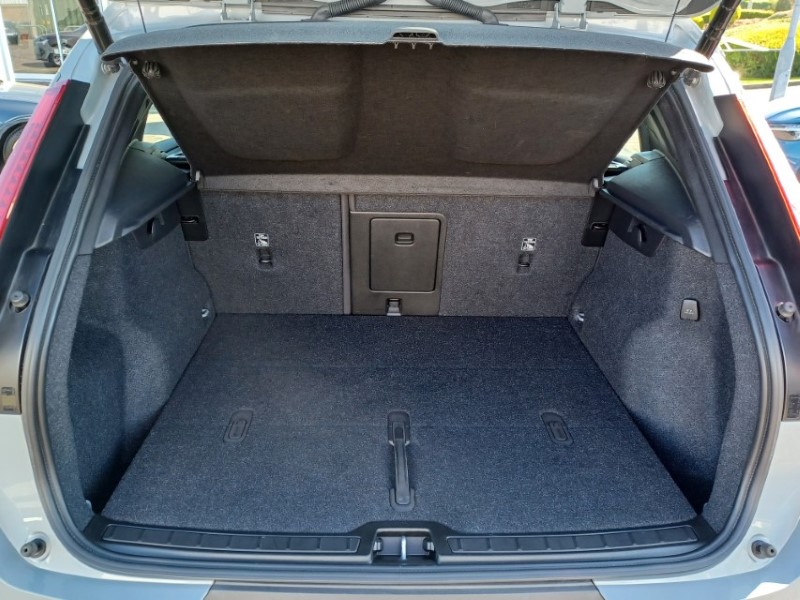 2023 (23) VOLVO XC40 2.0 B4P Plus Dark 5dr Auto 5348852