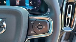2023 (23) VOLVO XC40 2.0 B4P Plus Dark 5dr Auto 5348836