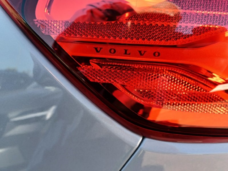 2023 (23) VOLVO XC40 2.0 B4P Plus Dark 5dr Auto 5348858