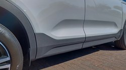 2023 (23) VOLVO XC40 2.0 B4P Plus Dark 5dr Auto 5348865