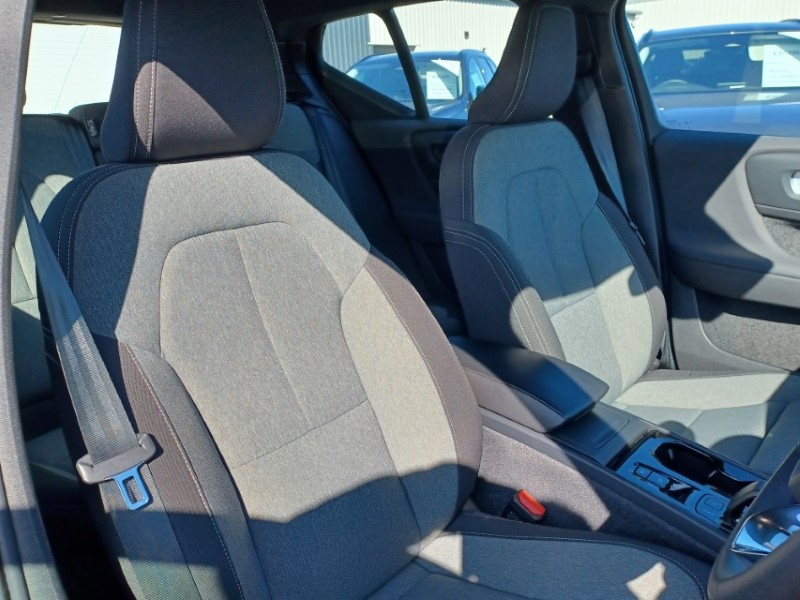 2023 (23) VOLVO XC40 2.0 B4P Plus Dark 5dr Auto 5348839