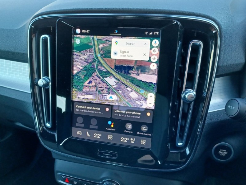 2023 (23) VOLVO XC40 2.0 B4P Plus Dark 5dr Auto 5348823