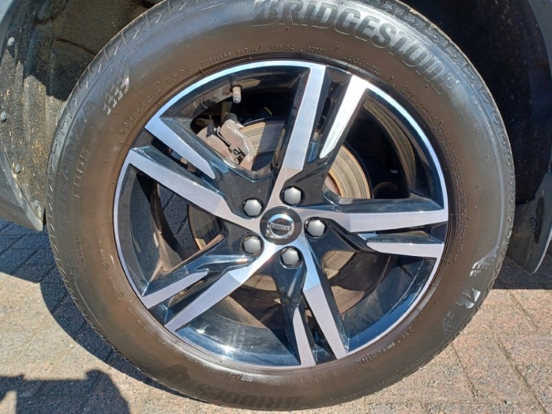 2023 (23) VOLVO XC40 2.0 B4P Plus Dark 5dr Auto 5348864
