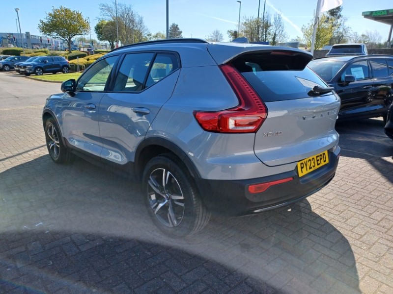 2023 (23) VOLVO XC40 2.0 B4P Plus Dark 5dr Auto 5348814
