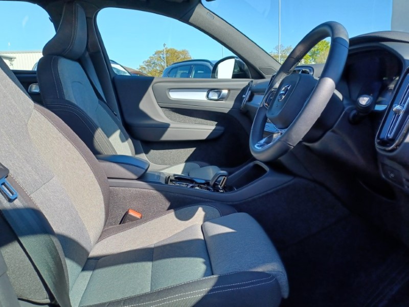 2023 (23) VOLVO XC40 2.0 B4P Plus Dark 5dr Auto 5348838