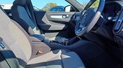 2023 (23) VOLVO XC40 2.0 B4P Plus Dark 5dr Auto 5348838