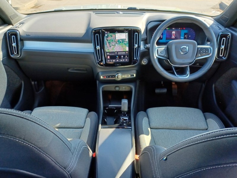 2023 (23) VOLVO XC40 2.0 B4P Plus Dark 5dr Auto 5348844