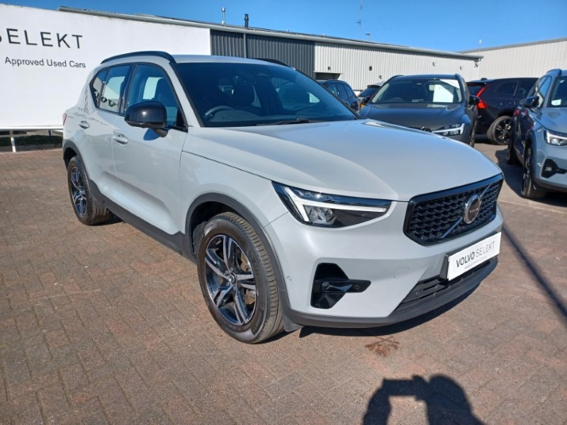 2023 (23) VOLVO XC40 2.0 B4P Plus Dark 5dr Auto