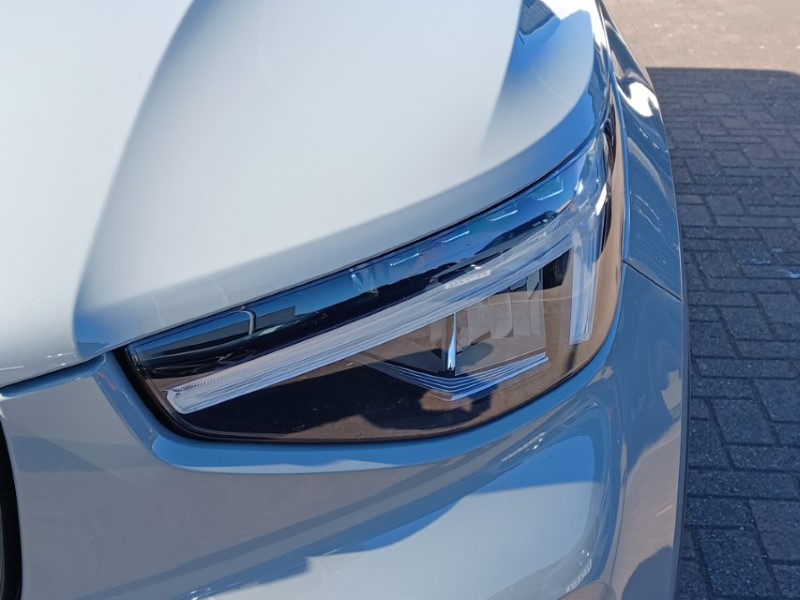 2023 (23) VOLVO XC40 2.0 B4P Plus Dark 5dr Auto 5348868