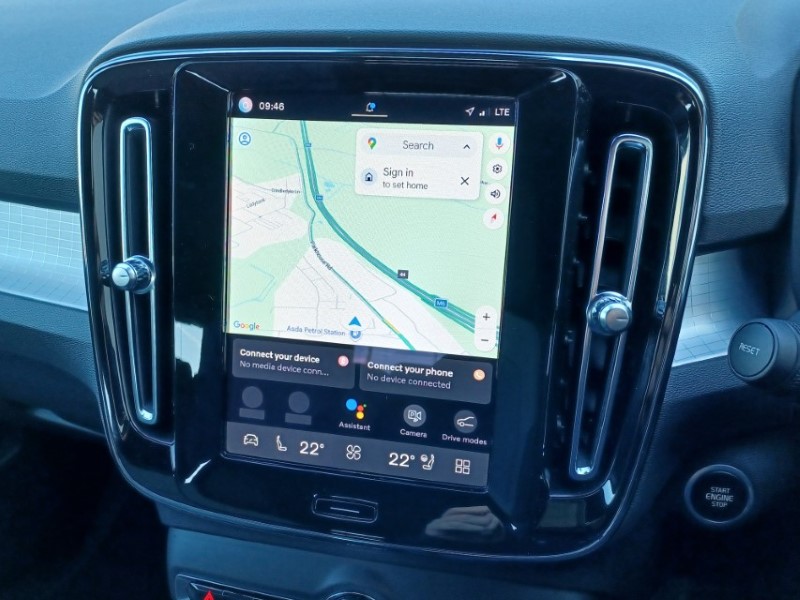 2023 (23) VOLVO XC40 2.0 B4P Plus Dark 5dr Auto 5348822