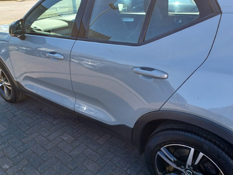 2023 (23) VOLVO XC40 2.0 B4P Plus Dark 5dr Auto 5348859